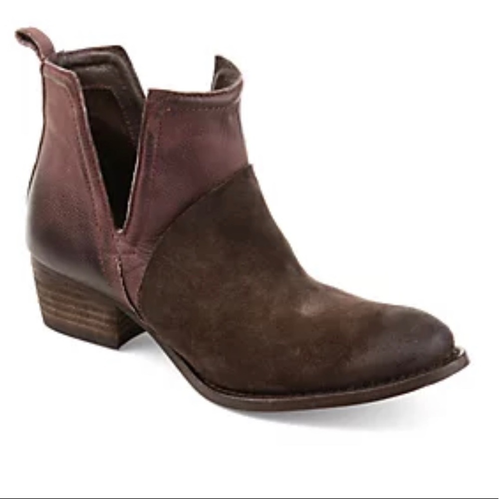 Journee Collection Dempsy western style ankle boots